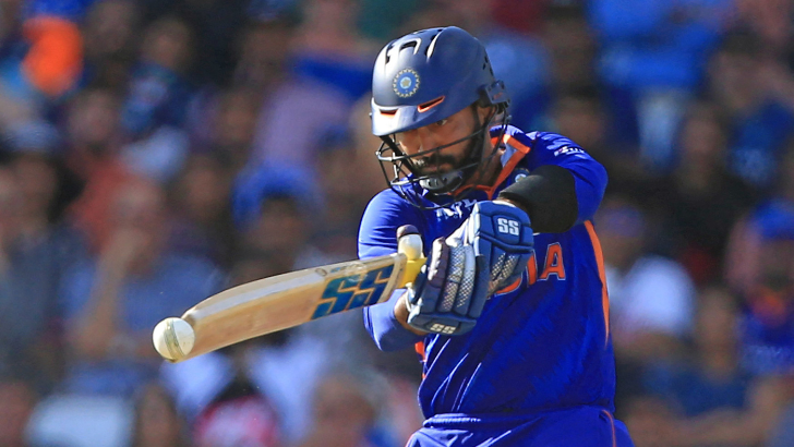 https://salarnews.in/public/uploads/images/newsimages/maannewsimage23092025_162155_Dinesh Karthik.png